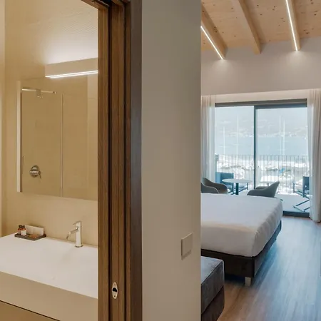 Dorato Marina - Lakefront Lodge *