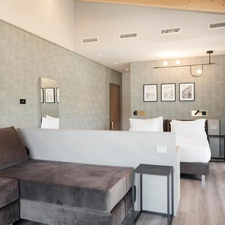 Lodge Dorato Marina - Lakefront