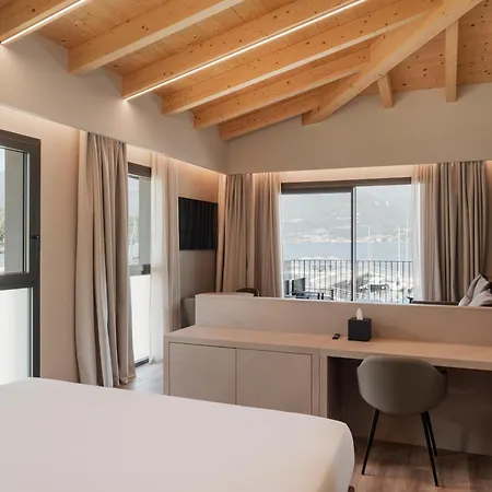 Hotel Dorato Marina - Lakefront *