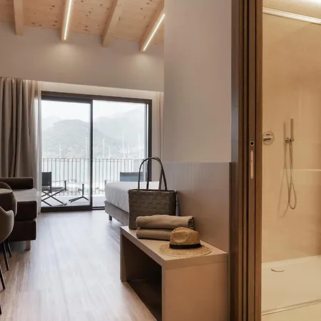 Dorato Marina - Lakefront فندق