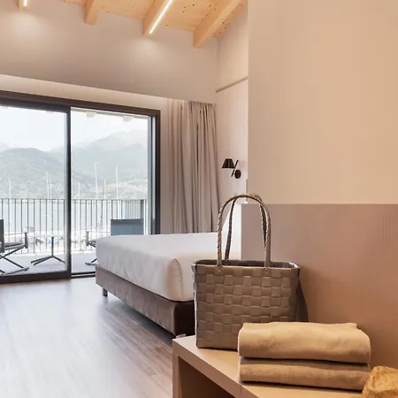 Dorato Marina - Lakefront Lodge *