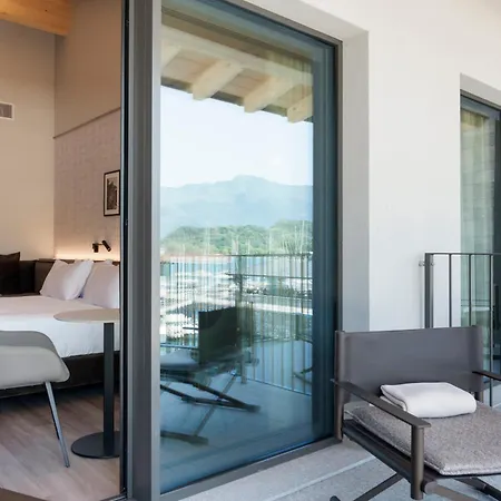 Dorato Marina - Lakefront Colico