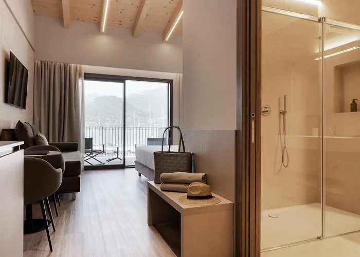 Dorato Marina - Lakefront Orman Evi