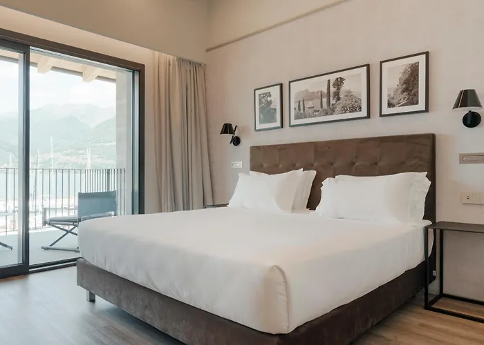 Dorato Marina - Lakefront Hotell