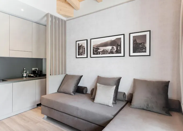 Dorato Marina - Lakefront Hotell Colico