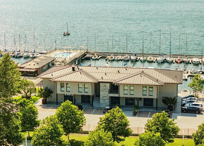 Dorato Marina - Lakefront Hotell Colico