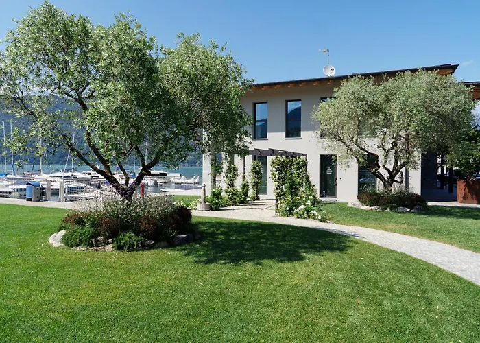 Hotell Dorato Marina - Lakefront Colico