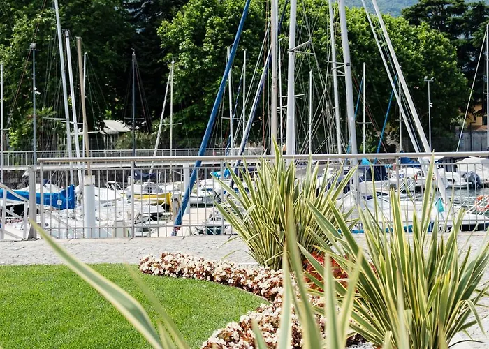 Dorato Marina - Lakefront Hotell Colico