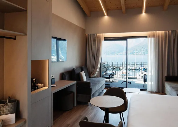 Dorato Marina - Lakefront Hotell *