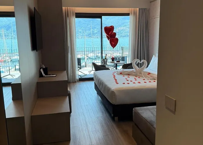 Dorato Marina - Lakefront Hotell