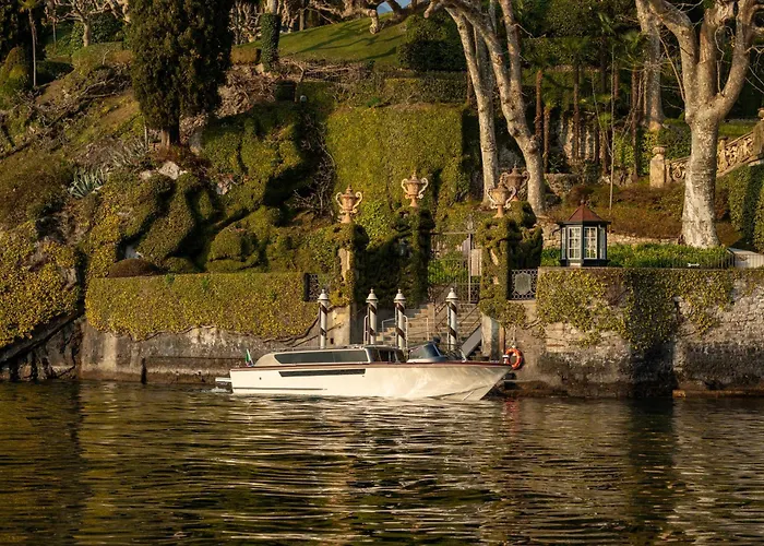 Dorato Marina - Lakefront Hotell