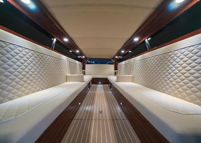 Dorato Marina - Lakefront Hotell