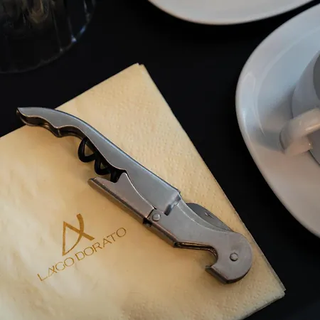 Dorato Marina - Lakefront Chata *