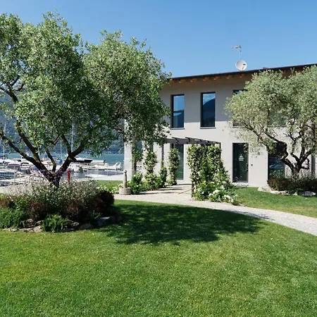 Otel Dorato Marina - Lakefront Colico